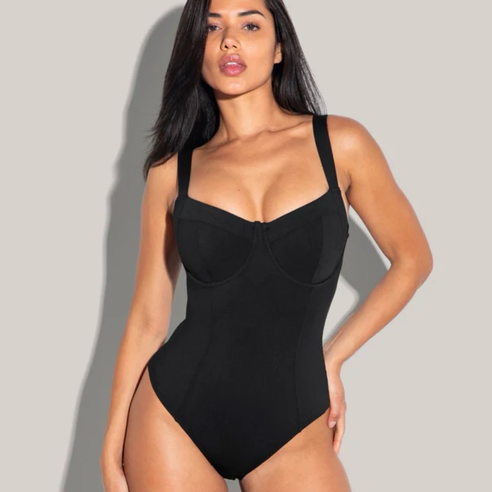 NEW TA3 Lifty Lace-Up One Piece Swimsuit in Black, Women's Size Small D/DD, $188